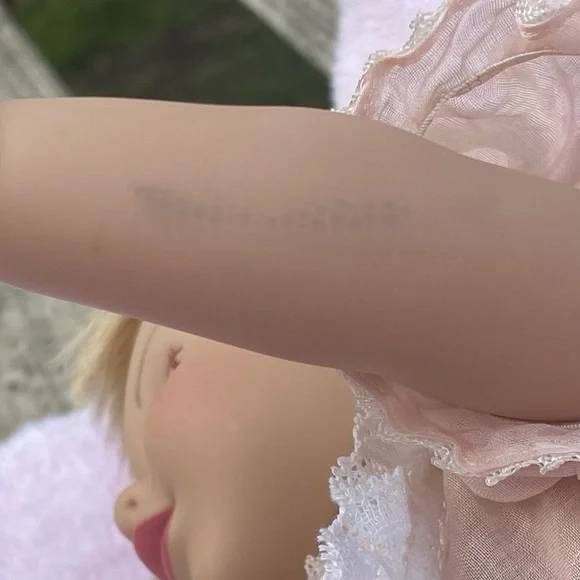 Madame Alexander Vintage 18” Doll 2007 Style 50768 Blonde/Blue Eyes - Picture 13 of 13